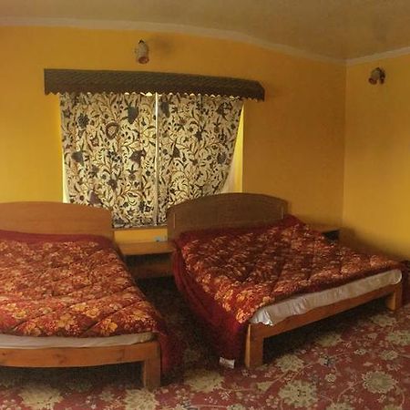 فندق Srīnagarفي  Royal Residency المظهر الخارجي الصورة